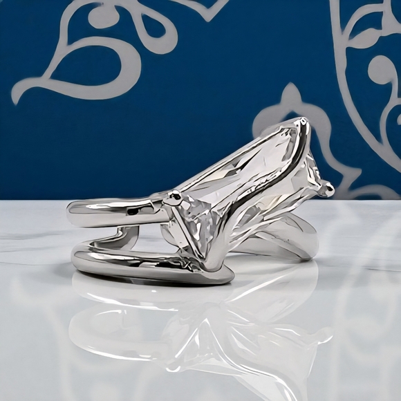 ๐ 18K Gold Plated Adjustable Ring Stunning Cubic Zirconia Fits Sizes 7-8 - Picture 8 of 13